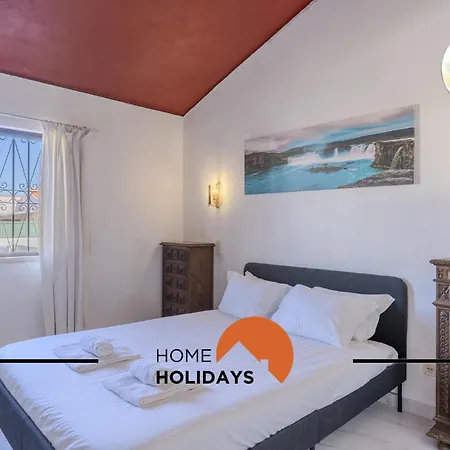 #329 W Pool Family *