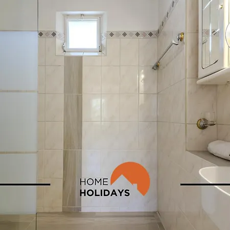 Willa #329 Families Only - Jacaranda By Holidays *