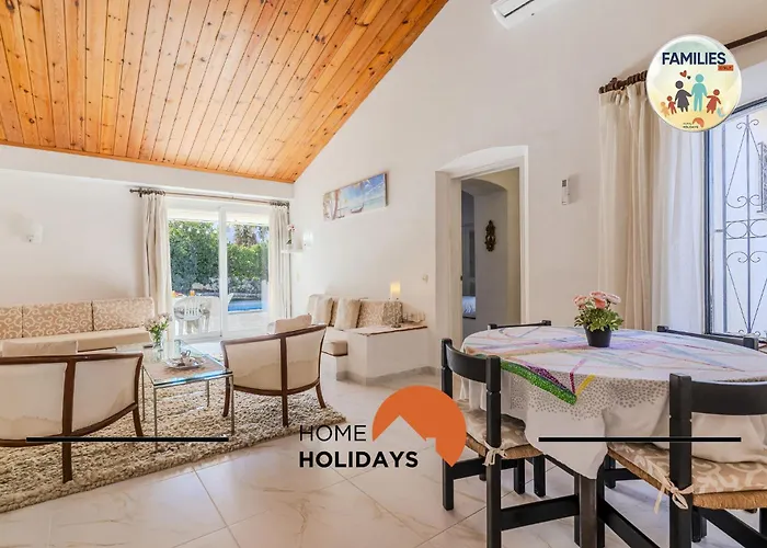 #329 Families Only - Jacaranda By Holidays 알부페이라